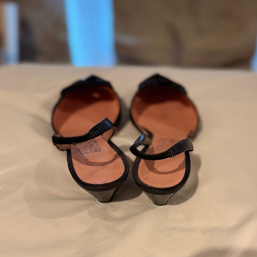 Salvatore Ferragamo slingback with bow. - Picture 4 of 5